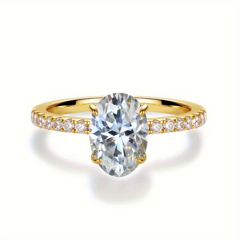 Men's Casual Pigeon Egg Moissanite Ring with Golden-Tone Accents